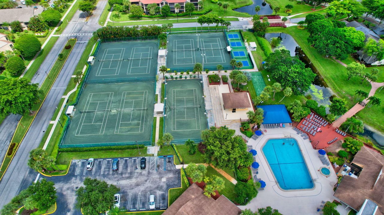 For Sale: $169,900 (2 beds, 2 baths, 1134 Square Feet)