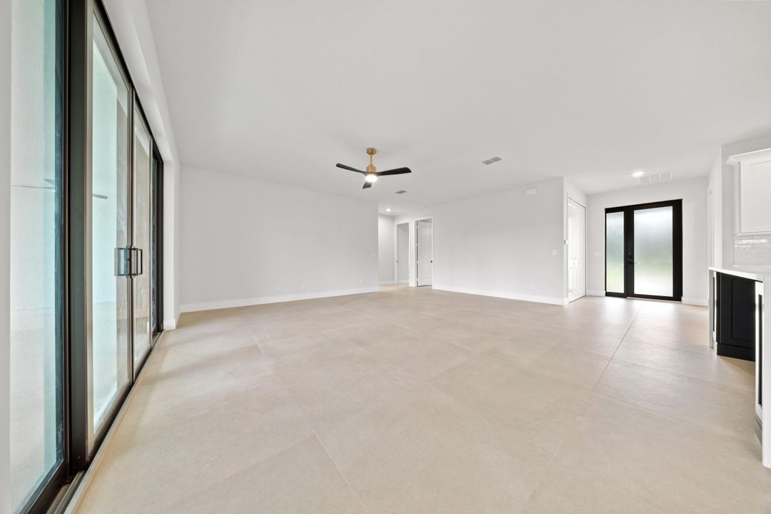 En Venta: $851,550 (4 camas, 2 baños, 2256 Pies cuadrados)