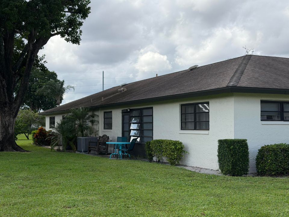 For Sale: $199,000 (2 beds, 2 baths, 1400 Square Feet)
