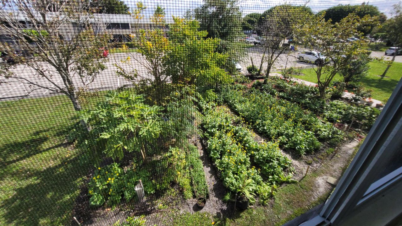 合同活跃: $129,000 (2 贝兹, 1 浴室, 798 平方英尺)