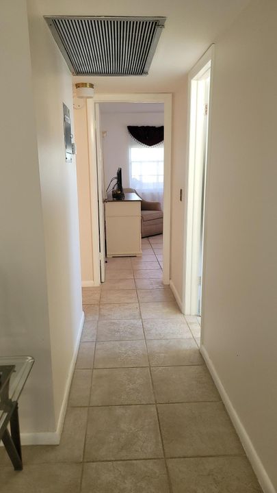 合同活跃: $129,000 (2 贝兹, 1 浴室, 798 平方英尺)