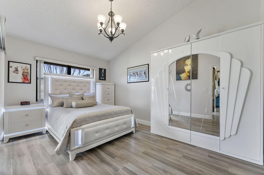 For Sale: $335,000 (2 beds, 2 baths, 1062 Square Feet)