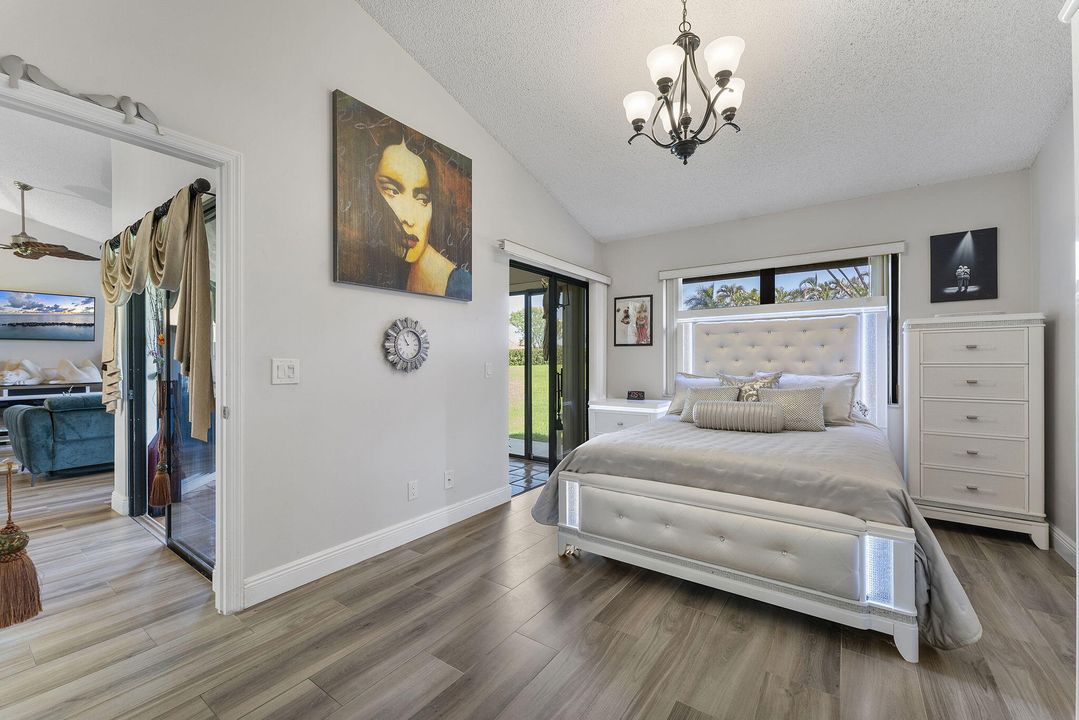 For Sale: $335,000 (2 beds, 2 baths, 1062 Square Feet)