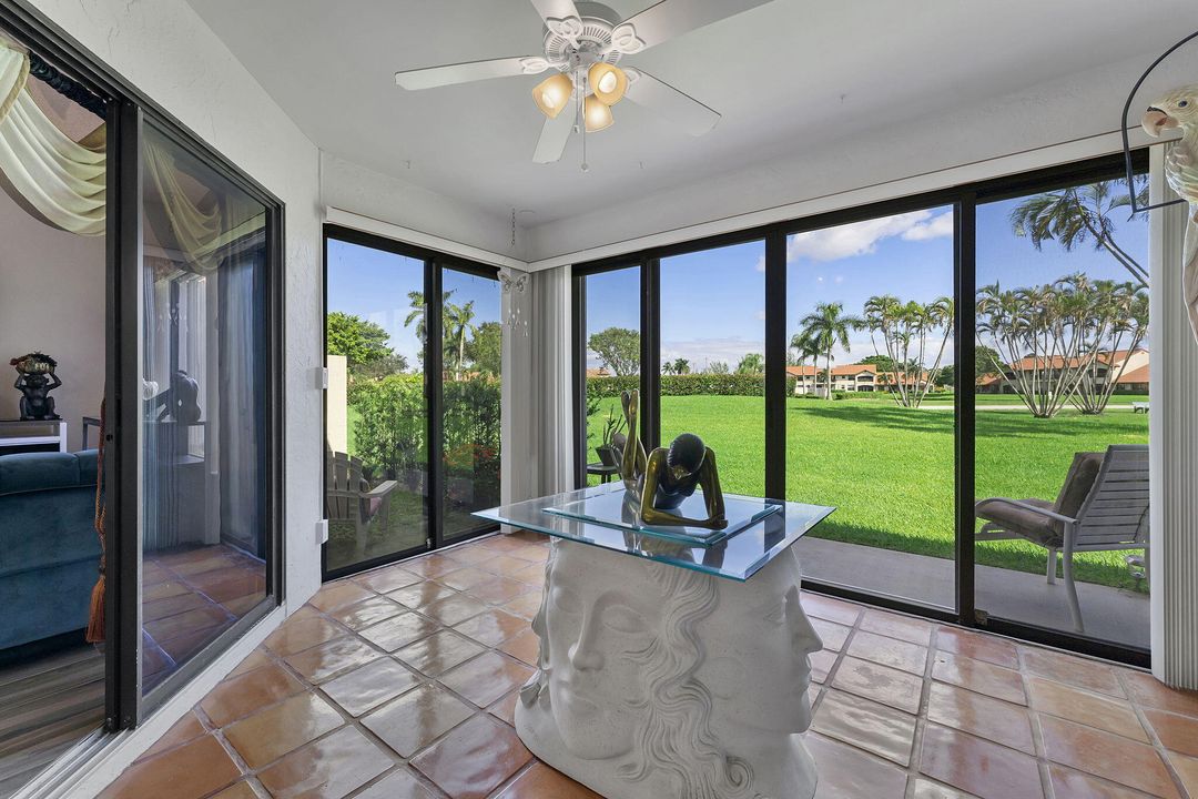 For Sale: $335,000 (2 beds, 2 baths, 1062 Square Feet)