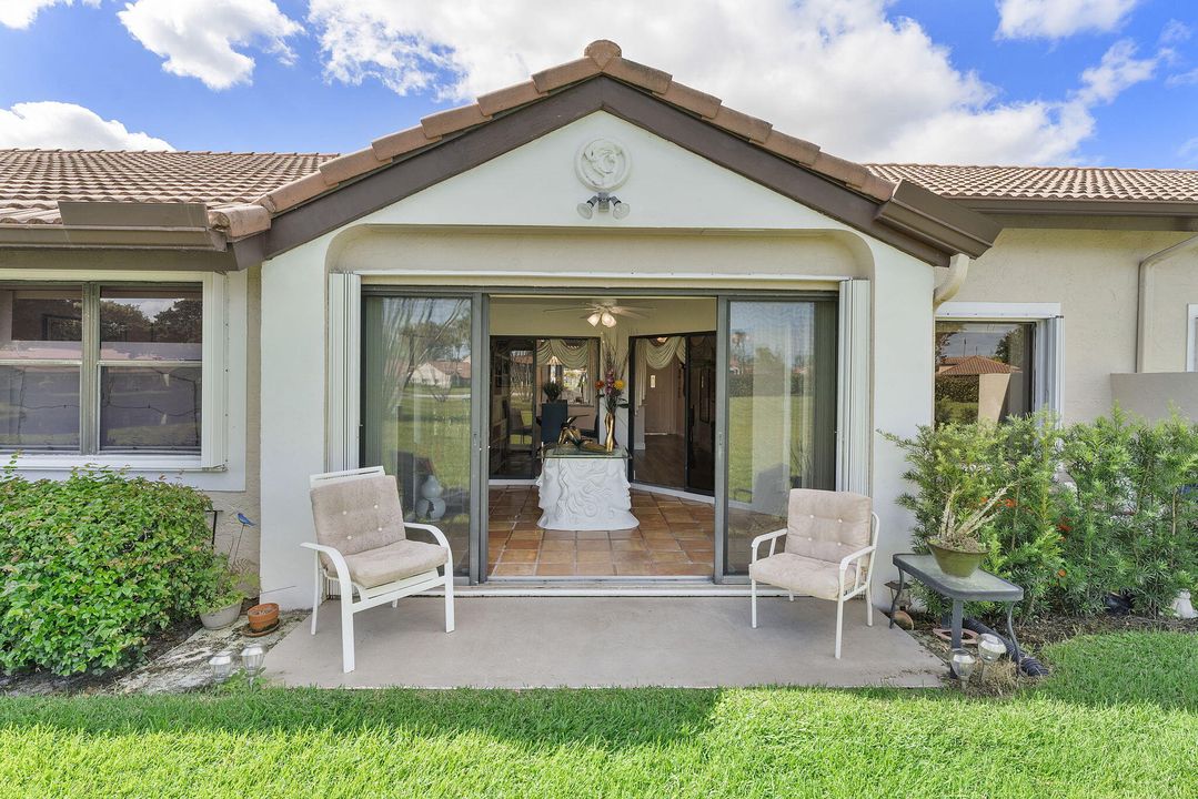 For Sale: $335,000 (2 beds, 2 baths, 1062 Square Feet)