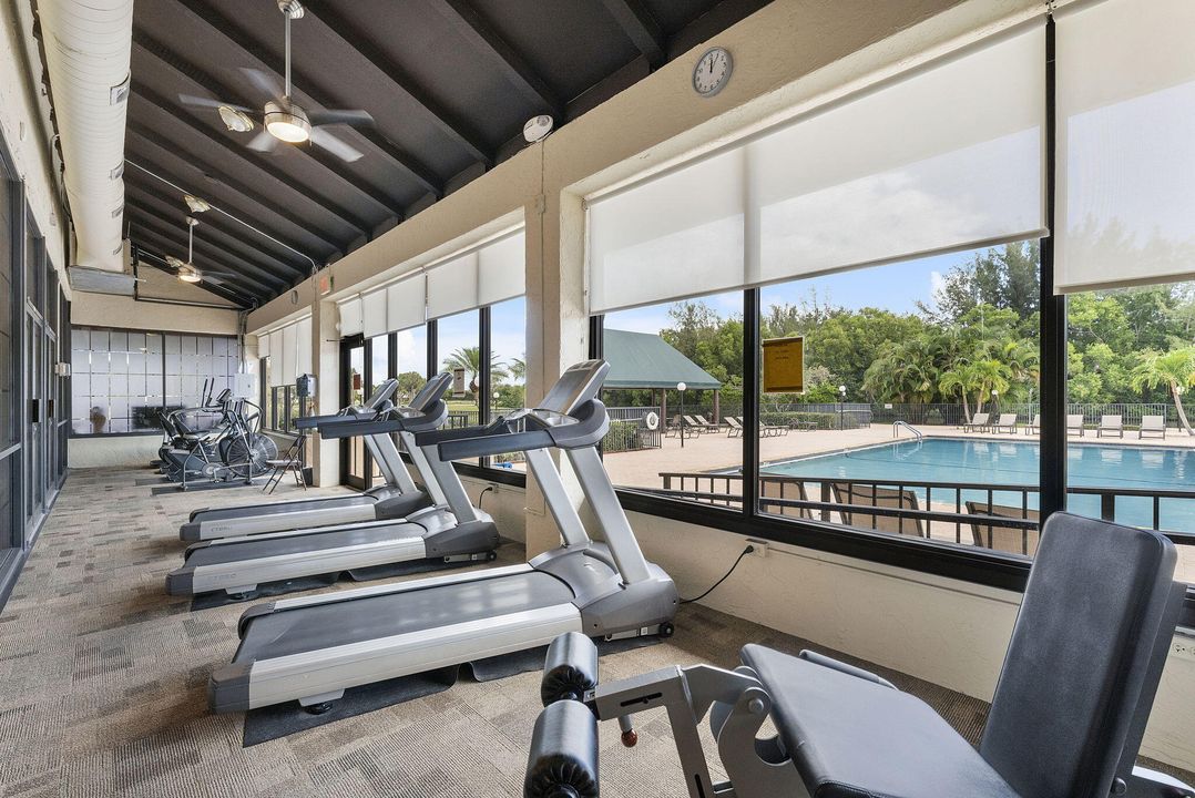 For Sale: $335,000 (2 beds, 2 baths, 1062 Square Feet)