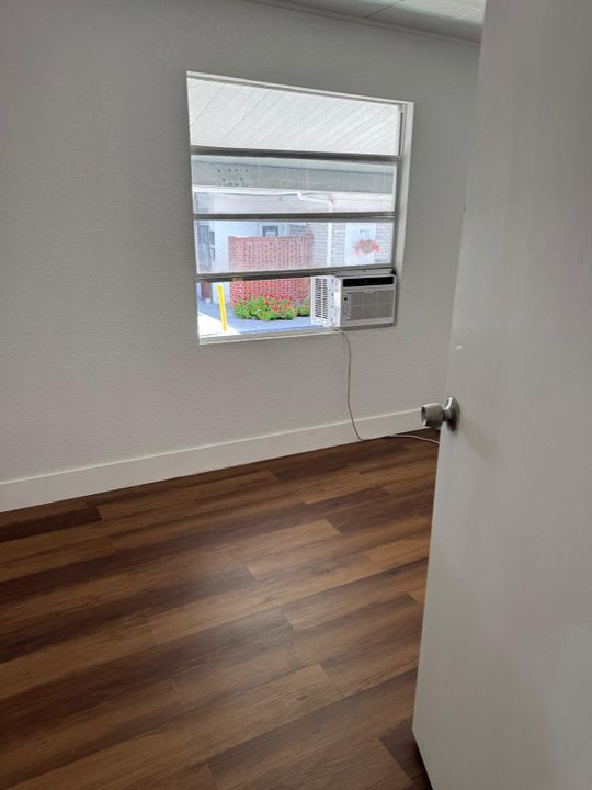 For Sale: $74,999 (4 beds, 2 baths, 1620 Square Feet)