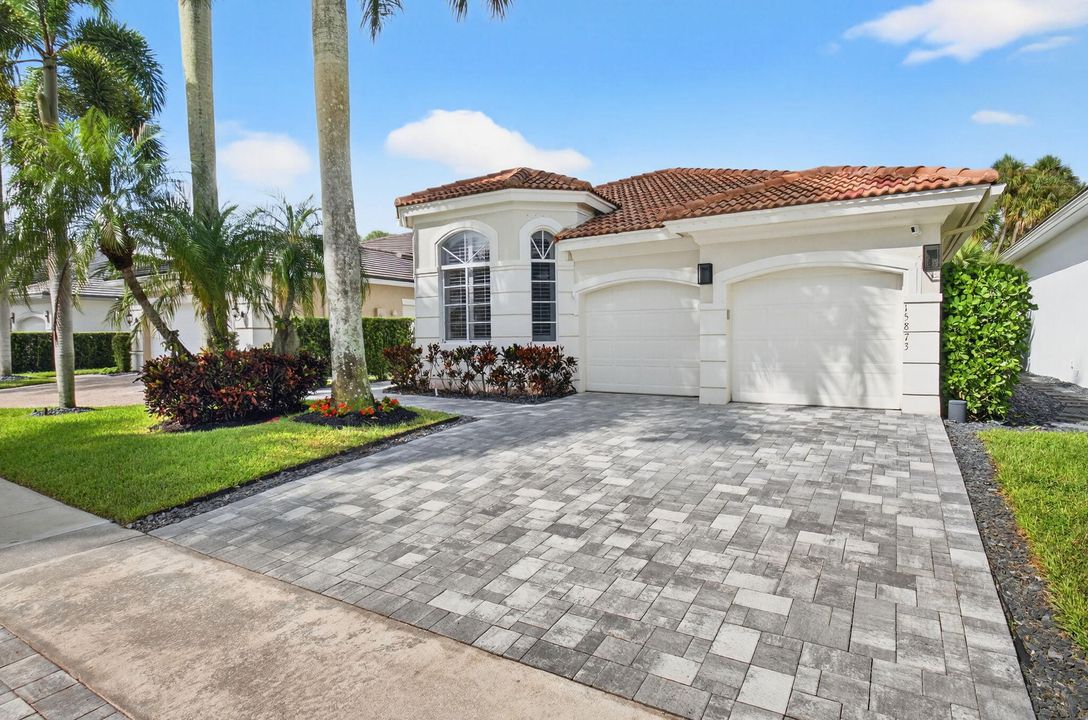 For Sale: $1,300,000 (3 beds, 2 baths, 2742 Square Feet)