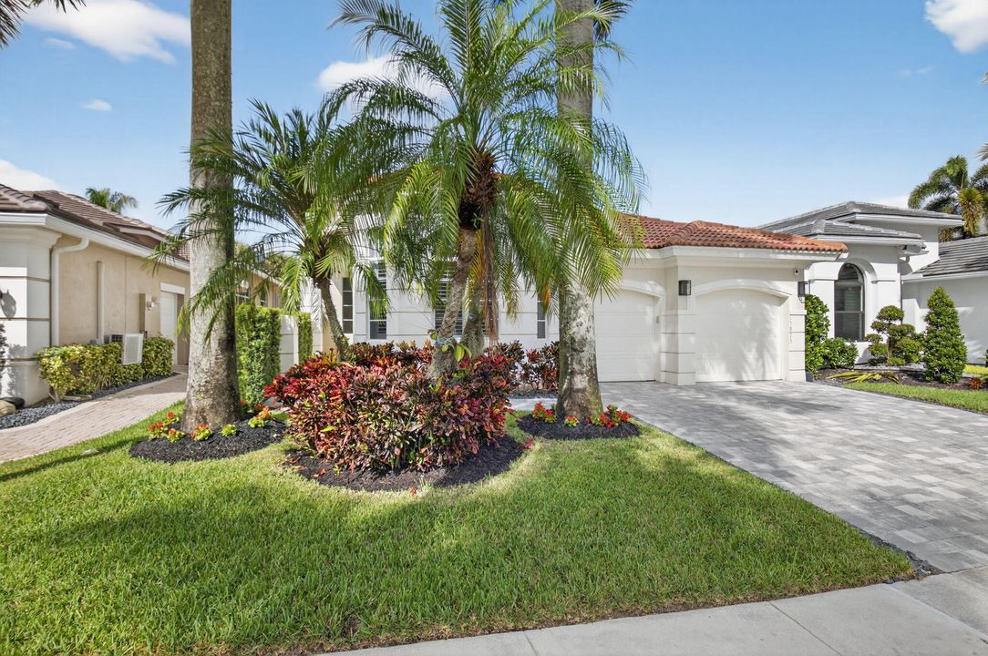 For Sale: $1,300,000 (3 beds, 2 baths, 2742 Square Feet)