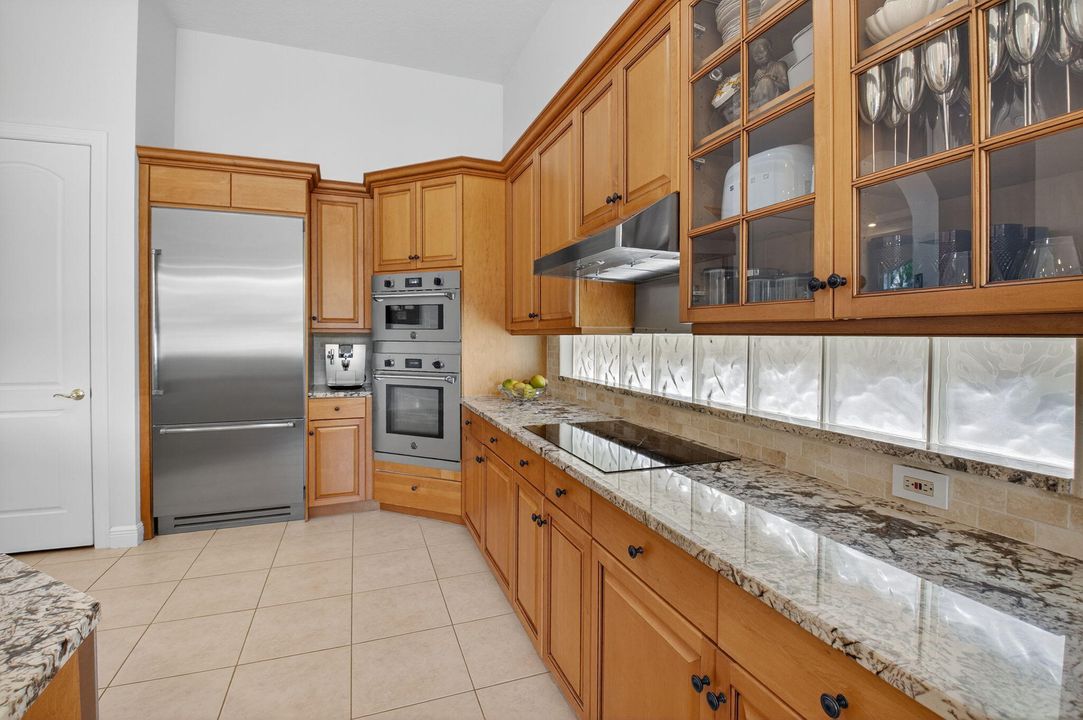 For Sale: $1,300,000 (3 beds, 2 baths, 2742 Square Feet)