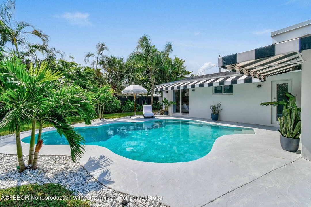 最近租的: $9,500 (5 贝兹, 3 浴室, 2600 平方英尺)