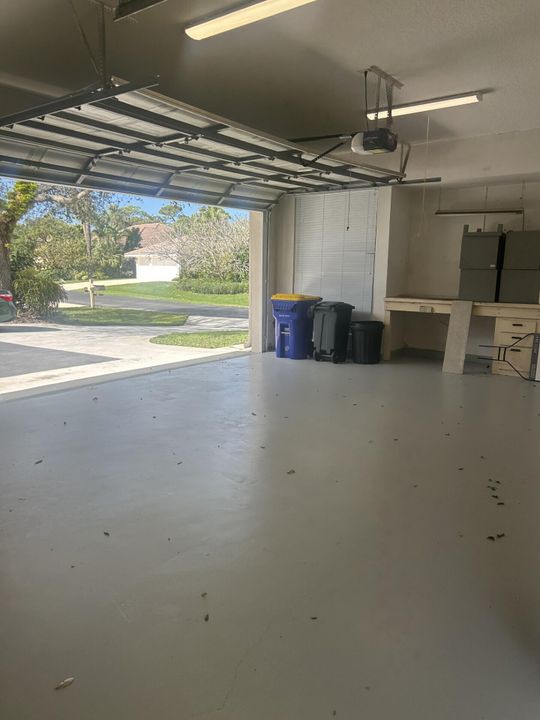 Activo con contrato: $750,000 (3 camas, 2 baños, 3041 Pies cuadrados)