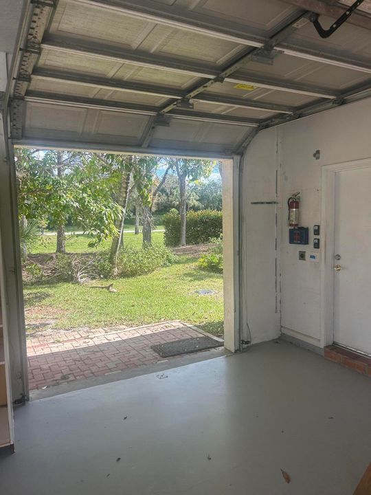 Activo con contrato: $750,000 (3 camas, 2 baños, 3041 Pies cuadrados)