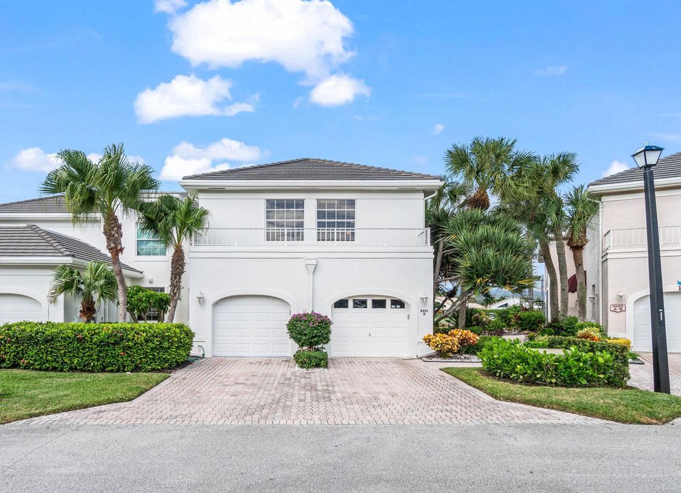 For Sale: $549,000 (3 beds, 2 baths, 2053 Square Feet)