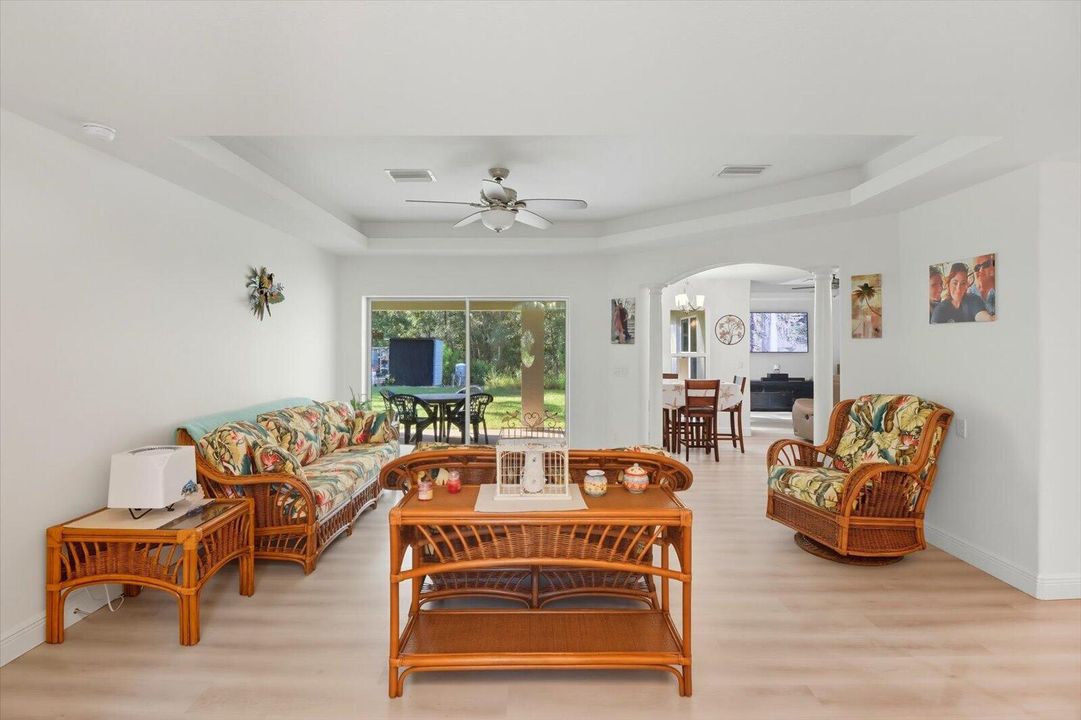 待售: $799,900 (3 贝兹, 2 浴室, 2065 平方英尺)