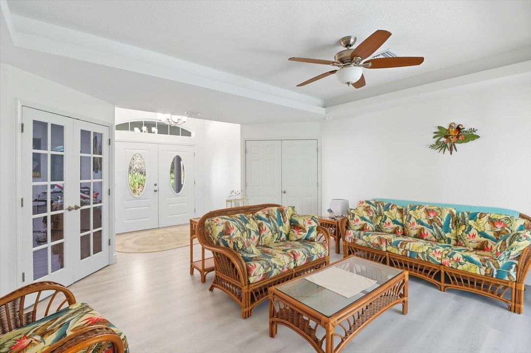 待售: $799,900 (3 贝兹, 2 浴室, 2065 平方英尺)