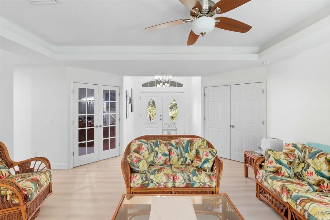 待售: $799,900 (3 贝兹, 2 浴室, 2065 平方英尺)