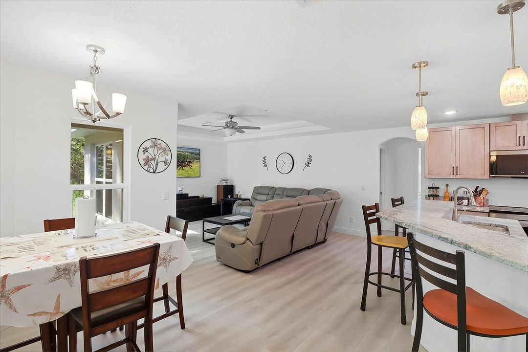 待售: $799,900 (3 贝兹, 2 浴室, 2065 平方英尺)