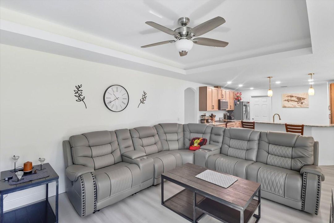 待售: $799,900 (3 贝兹, 2 浴室, 2065 平方英尺)