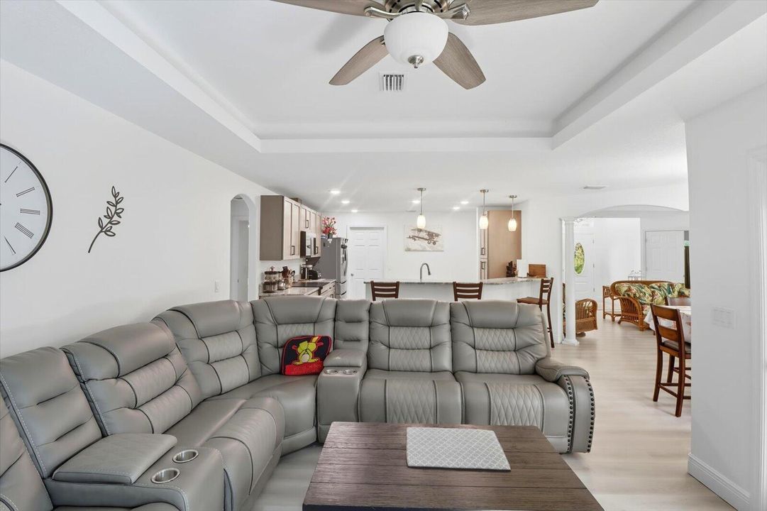 待售: $799,900 (3 贝兹, 2 浴室, 2065 平方英尺)