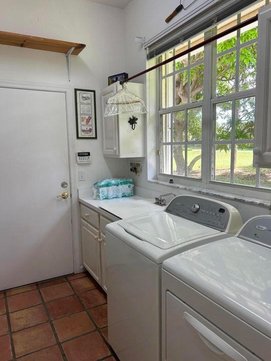 Activo con contrato: $750,000 (3 camas, 2 baños, 3041 Pies cuadrados)