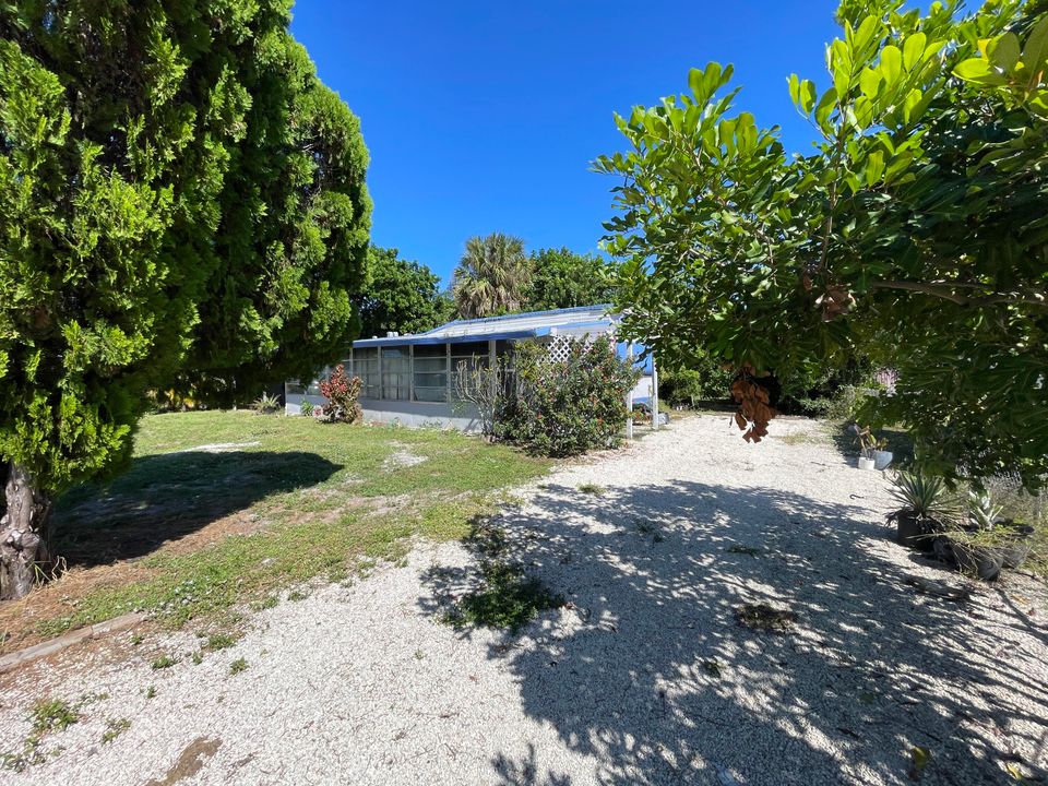 For Sale: $165,000 (1 beds, 21 baths, 600 Square Feet)