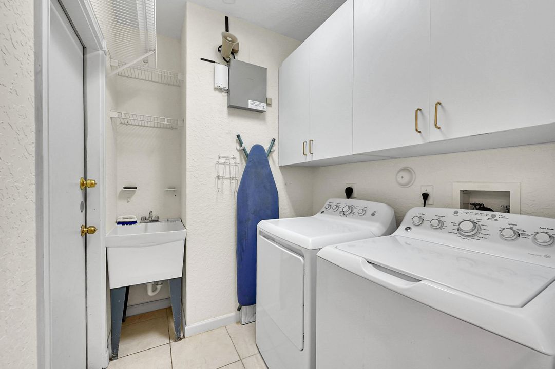 For Sale: $440,000 (3 beds, 2 baths, 2433 Square Feet)