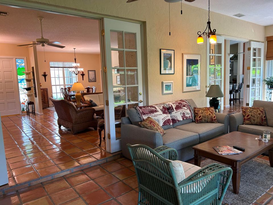 Activo con contrato: $750,000 (3 camas, 2 baños, 3041 Pies cuadrados)