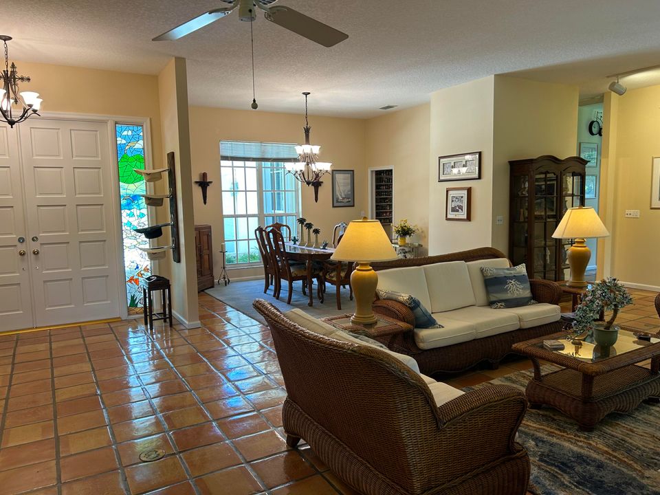 Activo con contrato: $750,000 (3 camas, 2 baños, 3041 Pies cuadrados)