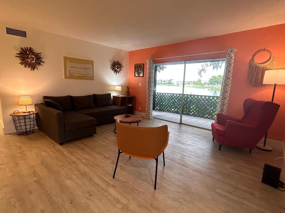 For Rent: $2,275 (2 beds, 2 baths, 1000 Square Feet)