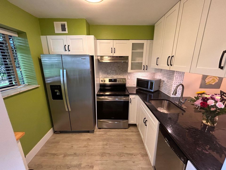 For Rent: $2,275 (2 beds, 2 baths, 1000 Square Feet)