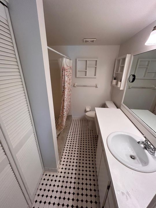 For Rent: $2,275 (2 beds, 2 baths, 1000 Square Feet)