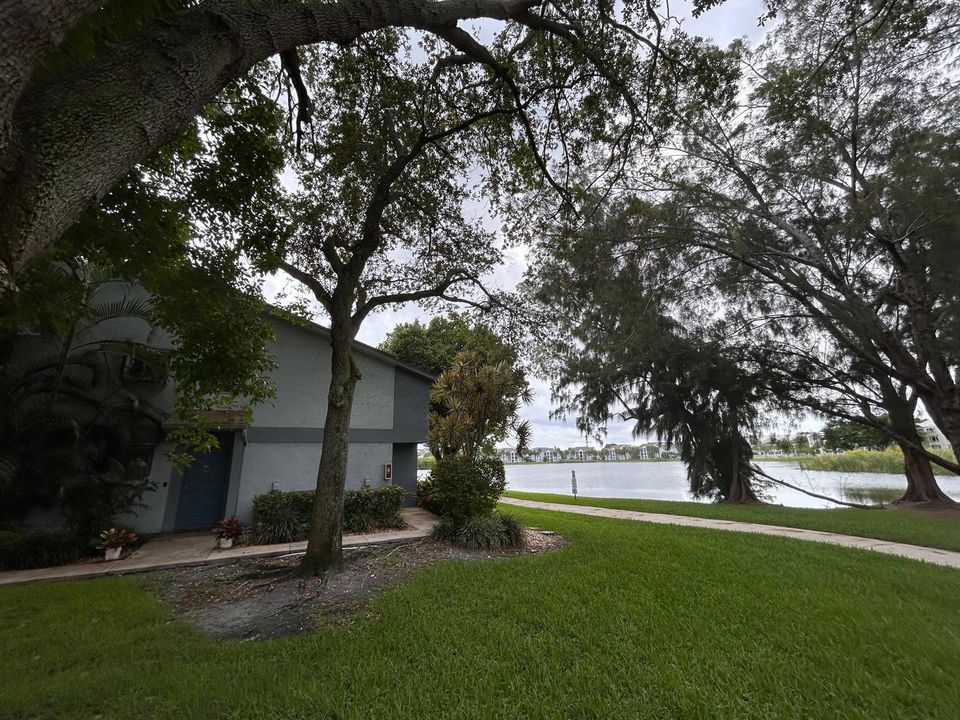 For Rent: $2,275 (2 beds, 2 baths, 1000 Square Feet)