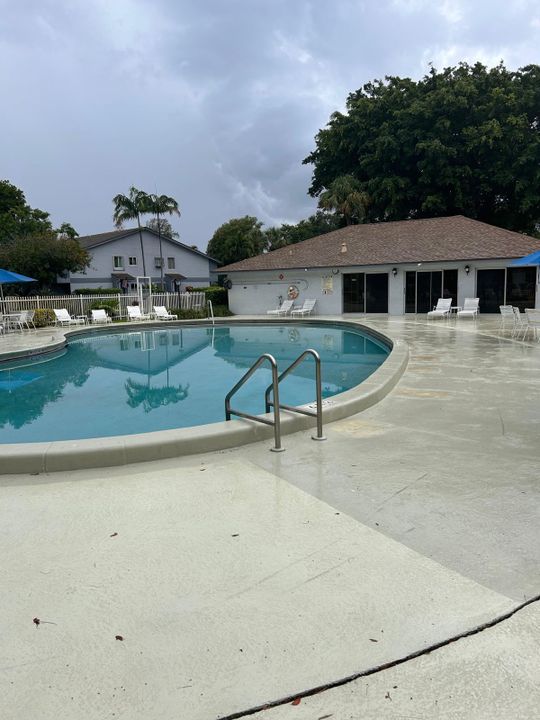 For Rent: $2,275 (2 beds, 2 baths, 1000 Square Feet)