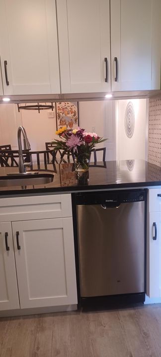 For Rent: $2,275 (2 beds, 2 baths, 1000 Square Feet)