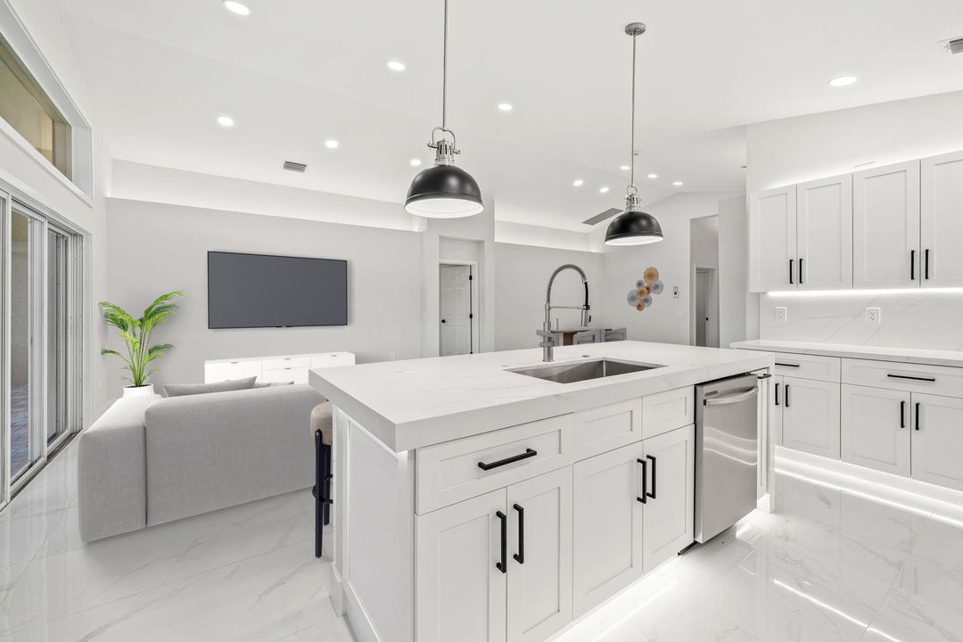 For Sale: $599,000 (3 beds, 2 baths, 1825 Square Feet)