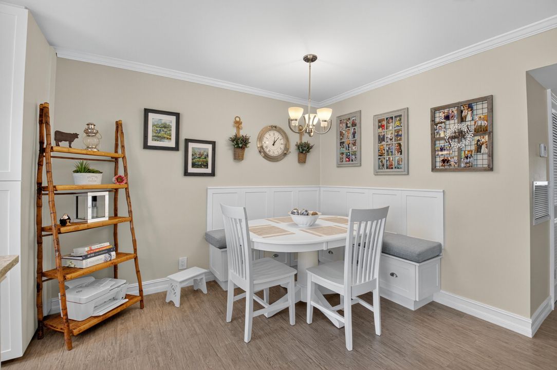 For Sale: $225,000 (1 beds, 1 baths, 994 Square Feet)