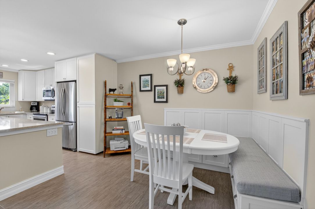 For Sale: $225,000 (1 beds, 1 baths, 994 Square Feet)