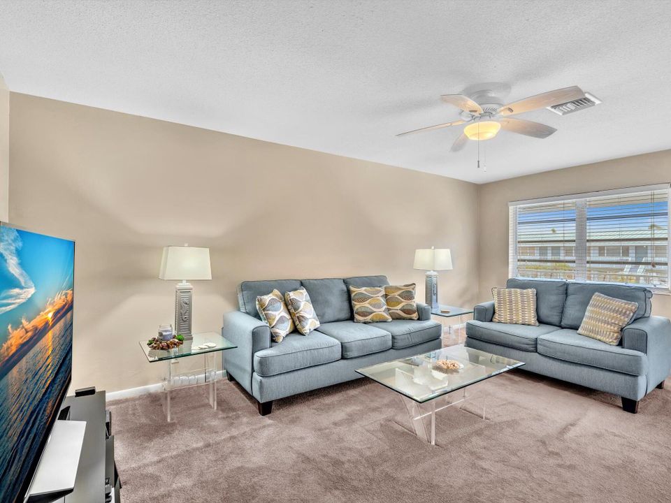 Active With Contract: $185,000 (2 beds, 1 baths, 798 Square Feet)