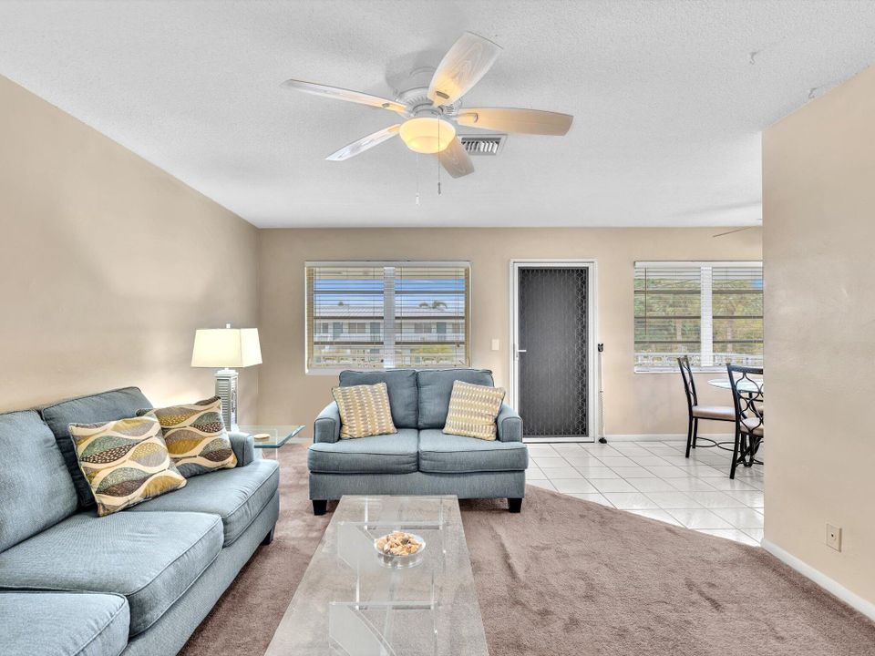 Active With Contract: $185,000 (2 beds, 1 baths, 798 Square Feet)