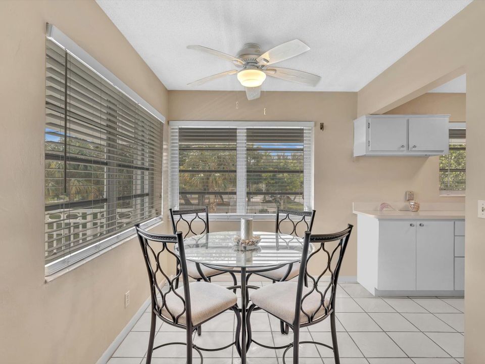 Active With Contract: $185,000 (2 beds, 1 baths, 798 Square Feet)