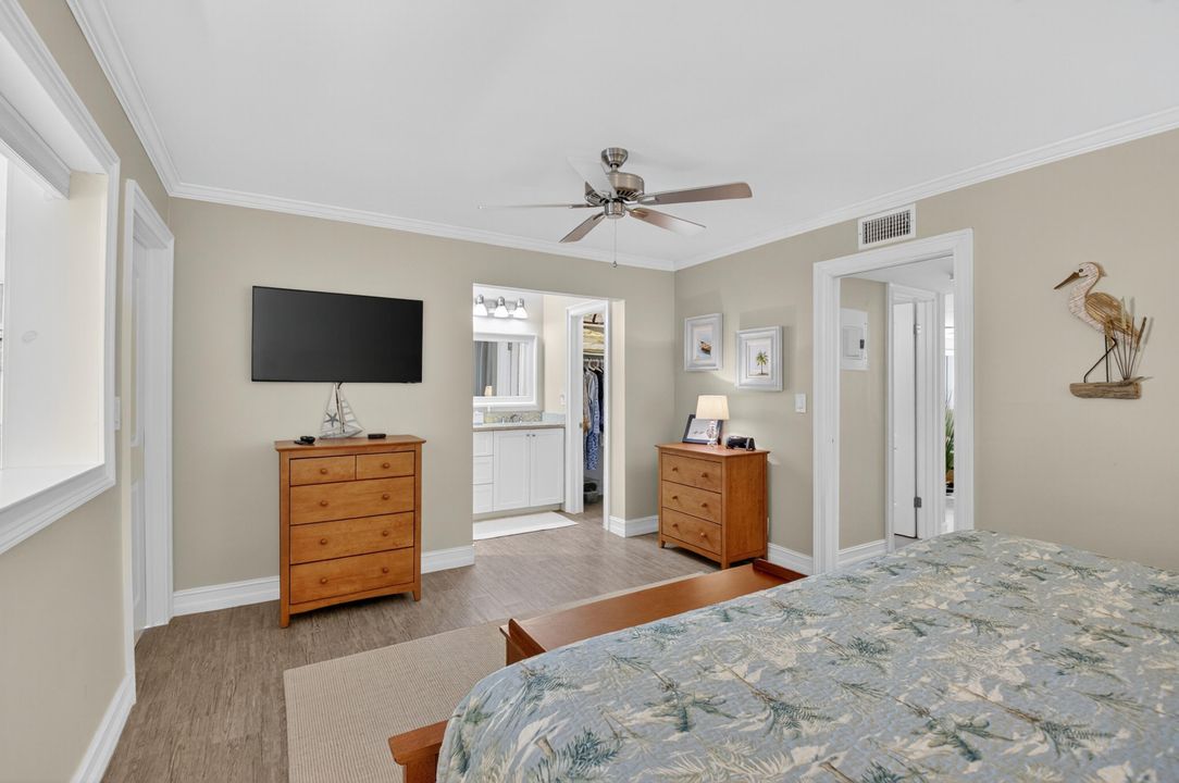 For Sale: $225,000 (1 beds, 1 baths, 994 Square Feet)