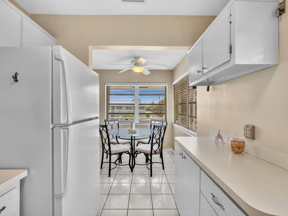 Active With Contract: $185,000 (2 beds, 1 baths, 798 Square Feet)