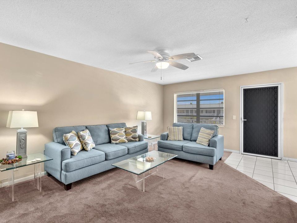 Active With Contract: $185,000 (2 beds, 1 baths, 798 Square Feet)