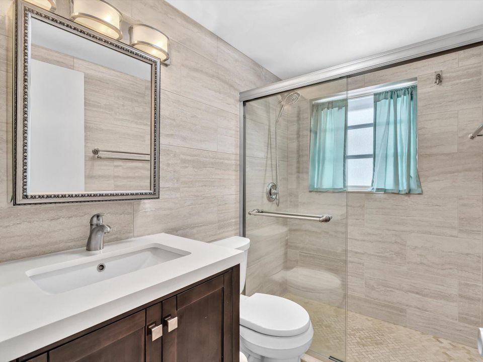 Active With Contract: $185,000 (2 beds, 1 baths, 798 Square Feet)