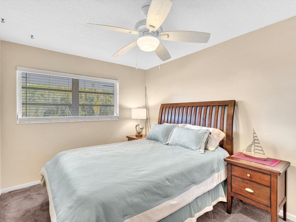 Active With Contract: $185,000 (2 beds, 1 baths, 798 Square Feet)