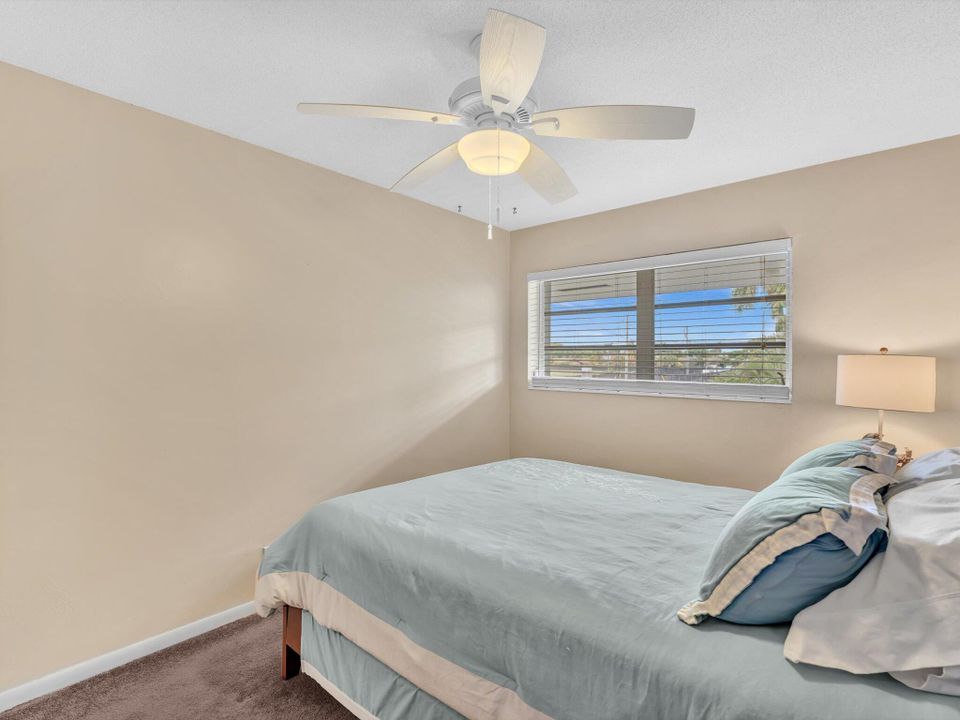 Active With Contract: $185,000 (2 beds, 1 baths, 798 Square Feet)