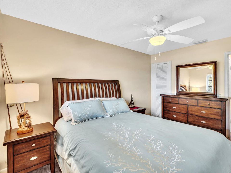 Active With Contract: $185,000 (2 beds, 1 baths, 798 Square Feet)