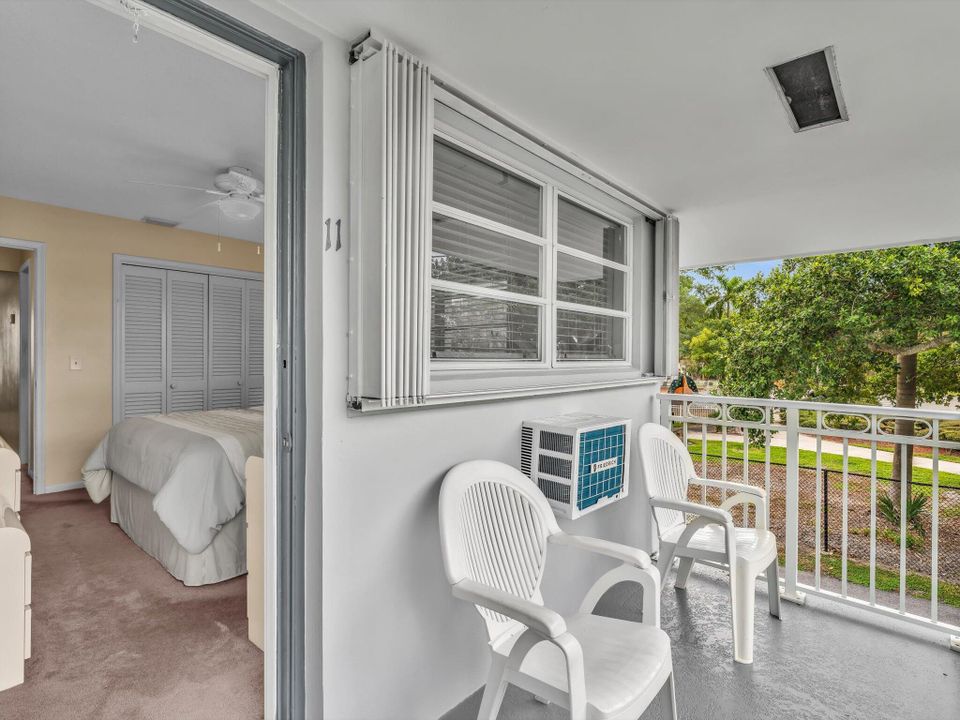 Active With Contract: $185,000 (2 beds, 1 baths, 798 Square Feet)