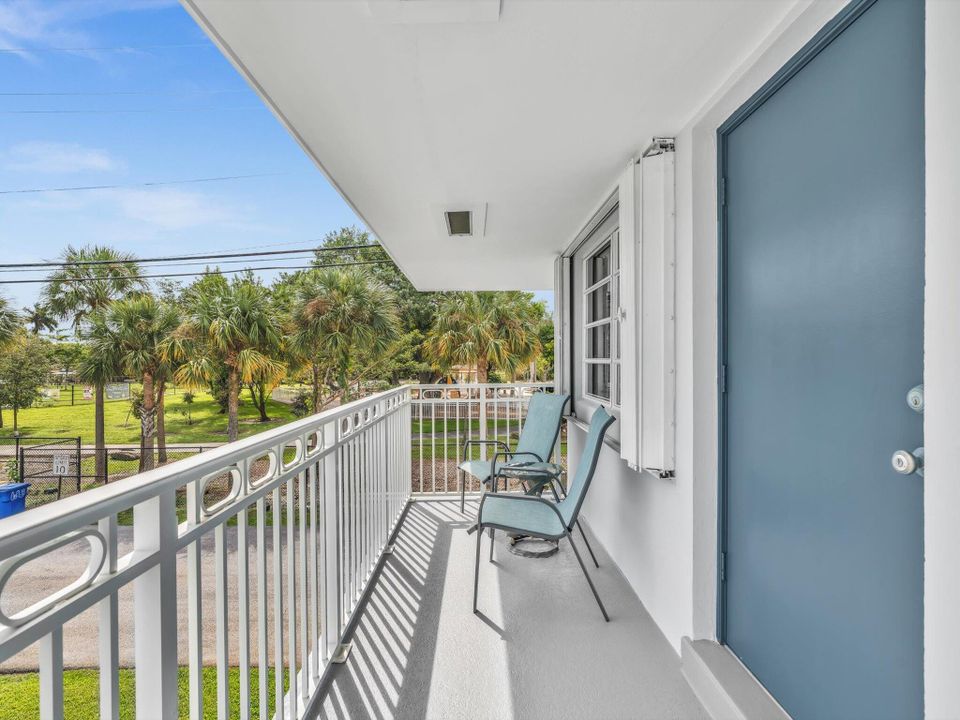 Active With Contract: $185,000 (2 beds, 1 baths, 798 Square Feet)